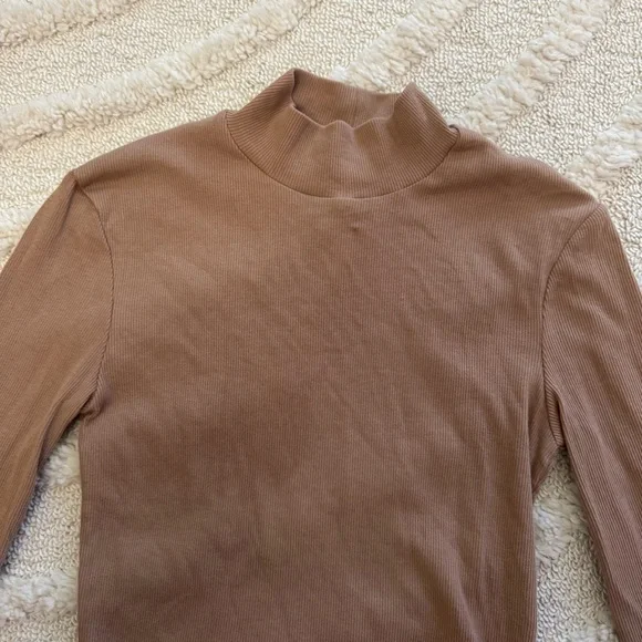 H&M Tan Ribbed Long Sleeve Turtle Neck Bodysuit XS NWT - Picture 3 of 7